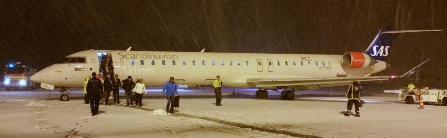 Cityjet Bombardier CRJ900 EI-FPD at Turku after the Incident: Note the Sideways Tyre Tracks  (Credit: Local Police via SIAF)