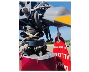 Tie Down and 'Remove Before Flight' Streamer Wrapped Around R22 N923SM Main Rotor Head (Credit: NTSB)
