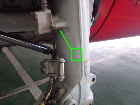 NASC AS365N3 NA-106  Scrape Marks on RH Main Landing Gear (Credit: TTSB)