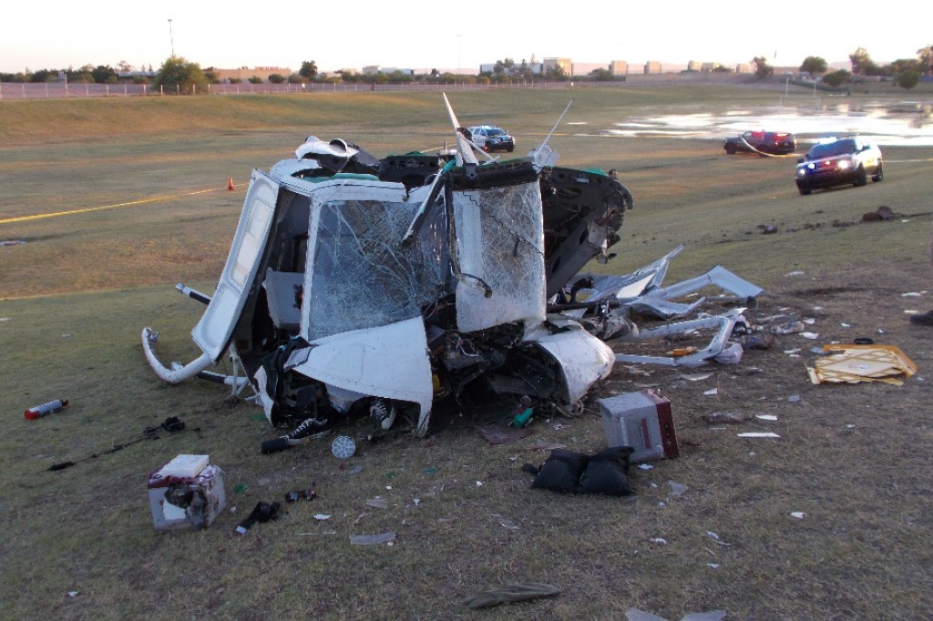 Wreckage of Bell UH-1H N3276T in Mesa, AZ (Credit: NTSB)