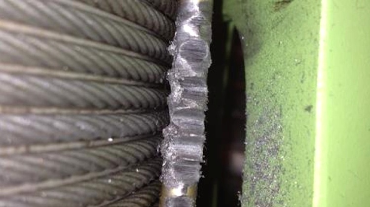 Cable Guide Steel Bolt  Damage (Credit: TAIC)