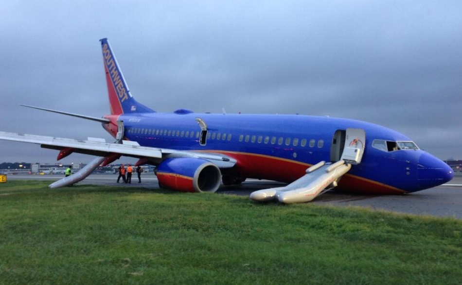 Southwest B737-700 N753SW at New York-La Guardia Airport, NY after Unstable Approach and NLG Collapse (Credit: NTSB)