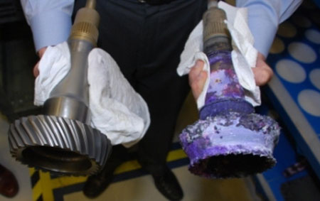 Tail rotor take off gear from the crashed S-92A on right as compared to a new pinion on the left (Credit TSB)