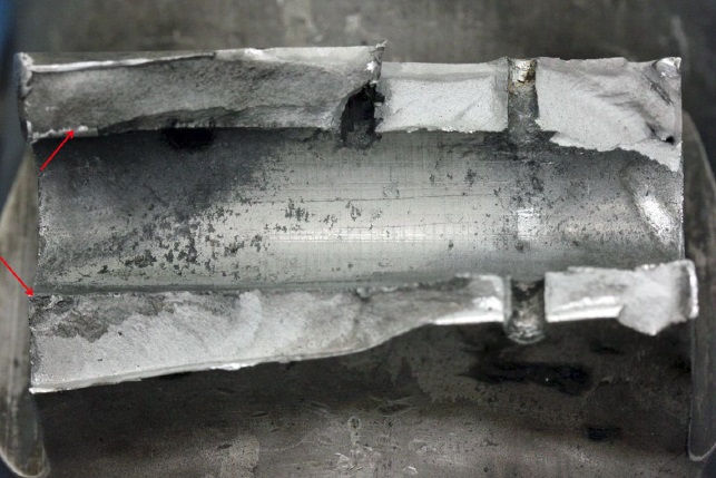 Lug showing corrosion pitting, wear in the bore and fatigue crack progression (main crack origins arrowed) (Credit: ATSB)