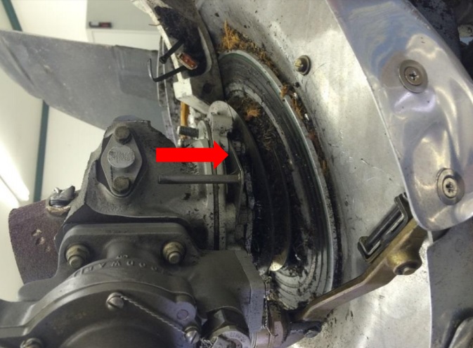 Beta arm guide pin installed incorrectly in the aft direction: the red arrow points forward, indicating the pin’s correct orientation (Credit: NTSB)