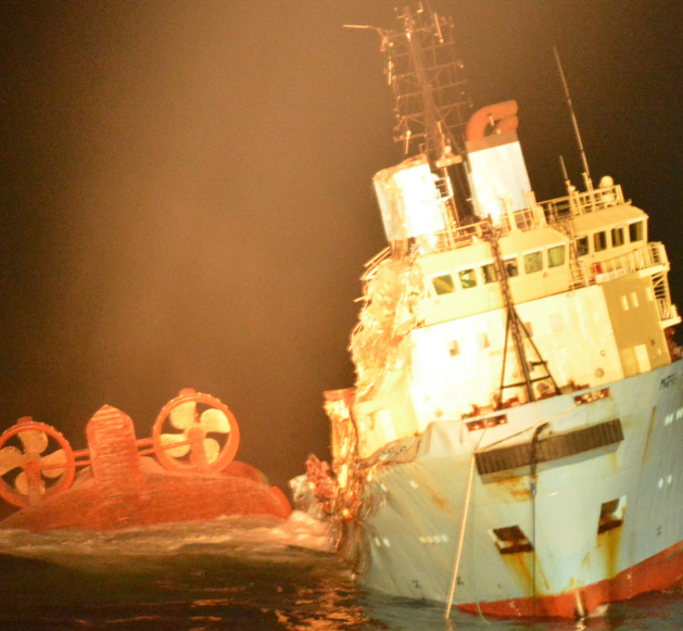 MÆRSK SEARCHER capsizing and sinking alongside the still afloat MÆRSK SHIPPER on 22 December 2016, just past midnight. (Credit Private Photo via DMAIB)