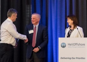Tim Rolfe of Bristow receives his award from Bill Chiles and Gretchen Haskins (Credit: HeliOffshore)