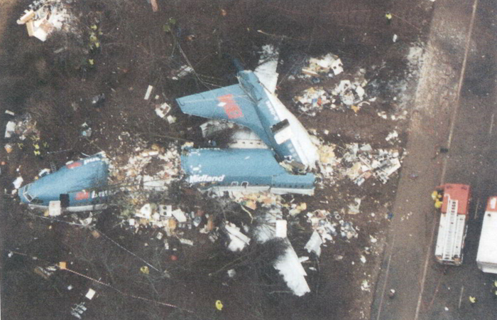 Wreckage of British Midland B737-400 G-OBME, Kegworth 8 January 1989 (Credit: AAIB)