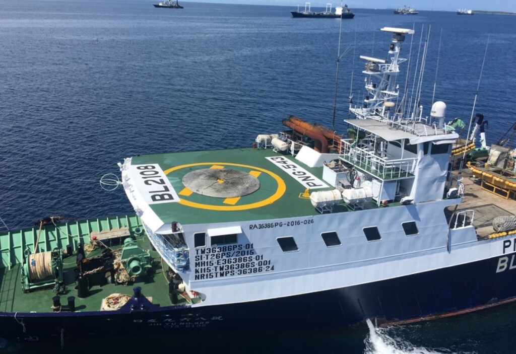 Similar Tuna Boat and Helideck (Note the odd deck markings, odd rope coil arrangement and the confined space even for a D value of 9.4m helicopter) (Credit: via NTSB)