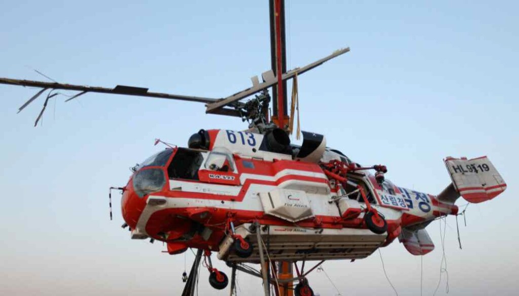 Wreckage of Korea Forest Service (KFS) Kamov Ka-32T HL9419 Beong Recovered after Water Impact (Credit: ARAIB)