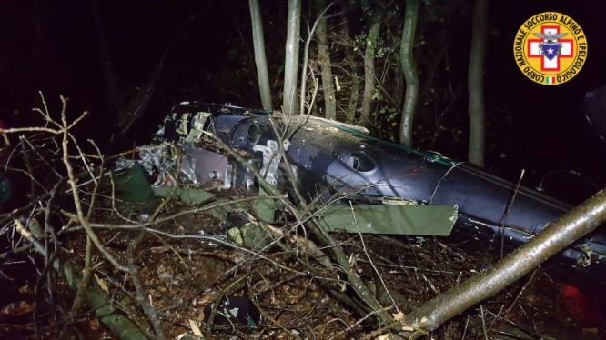 Wreckage of Agusta A109A II N109W (Credit: Italian National Alpine and Speleological Rescue Corps [Corpo Nazionale Soccorso Alpino e Speleologico - CNSAS]0